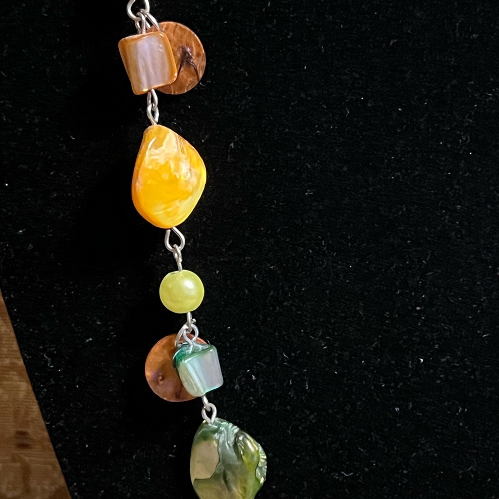 New 32” Multi Colored Shell And Bead Necklace - image 3